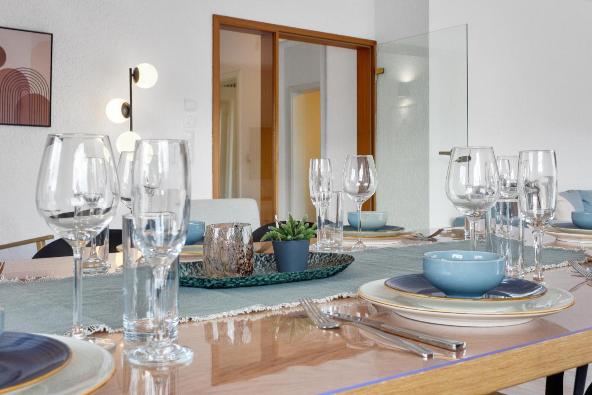 Fuer 6 Personen - Parkplatz - Terrasse - Kueche - Wlan Apartment *